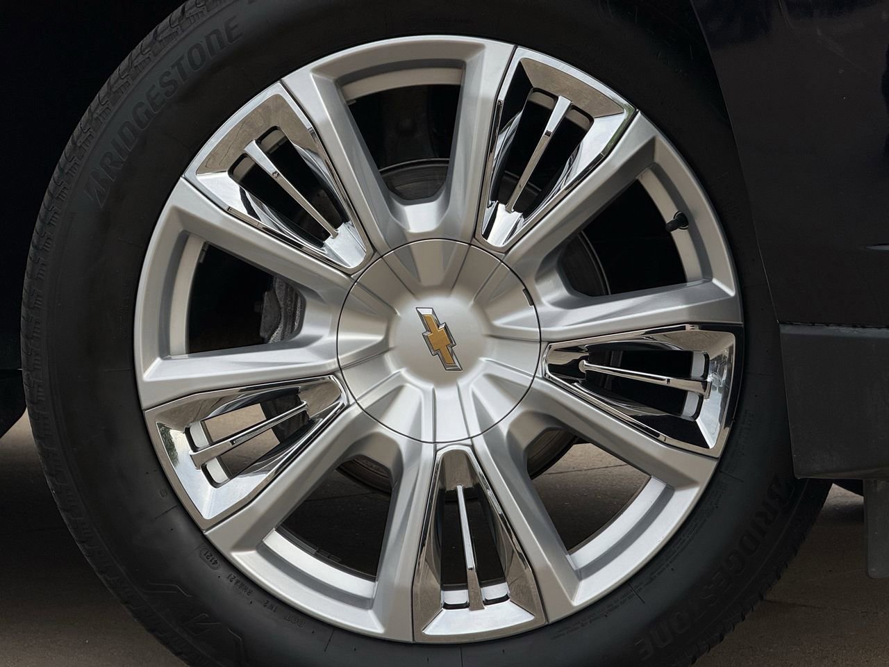 Used 2022 Chevrolet Tahoe LT w/ Luxury Package image 8