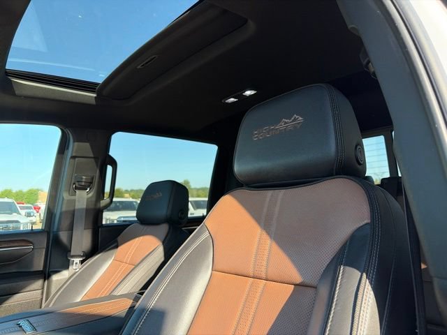 Used 2024 Chevrolet Silverado 2500 High Country w/ High Country Premium Package AWD/4WD image 16
