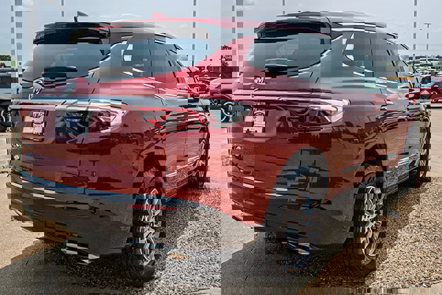 Used 2024 Buick Enclave Premium image 4