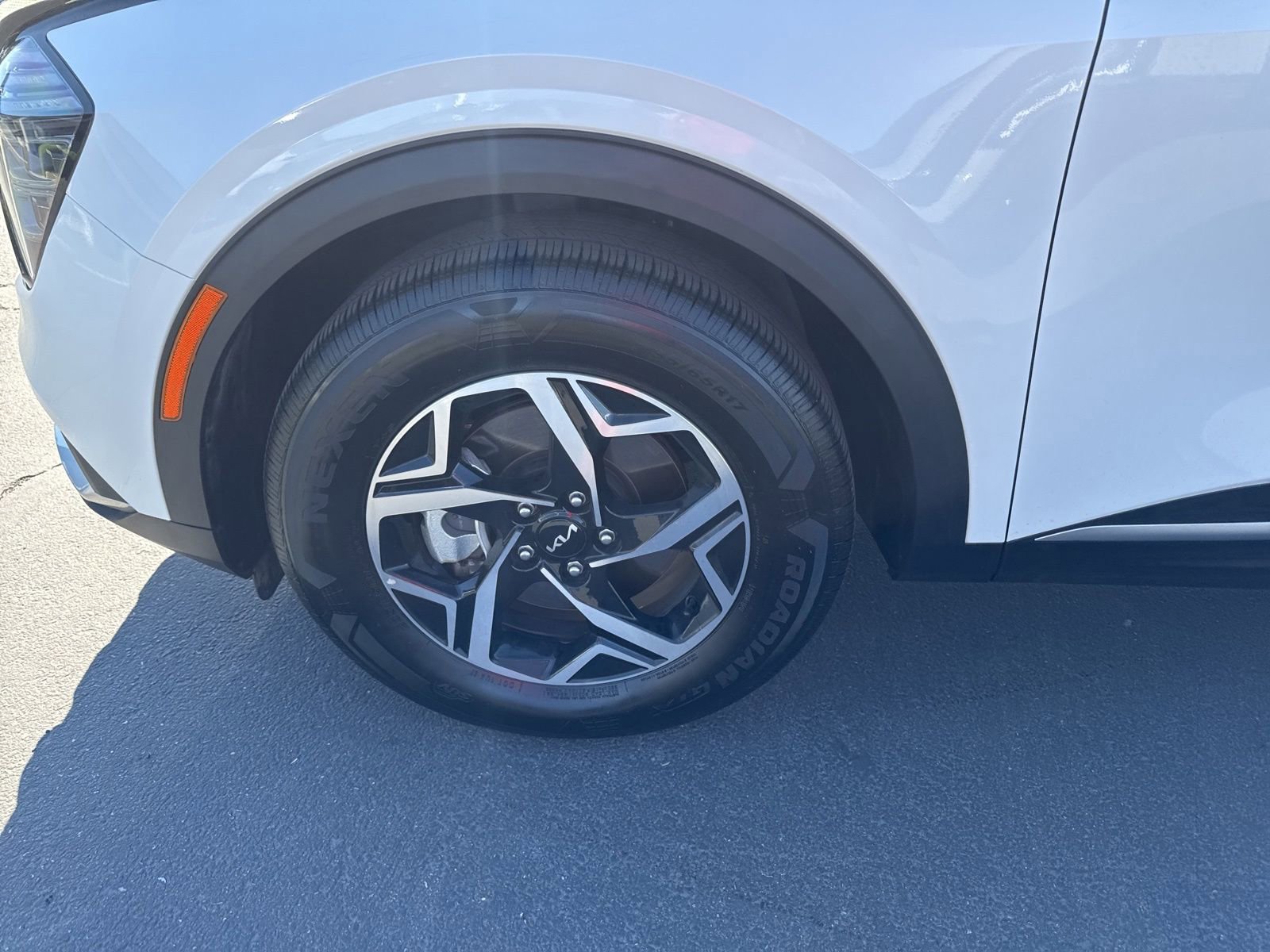 Used 2025 Kia Sportage LX image 11