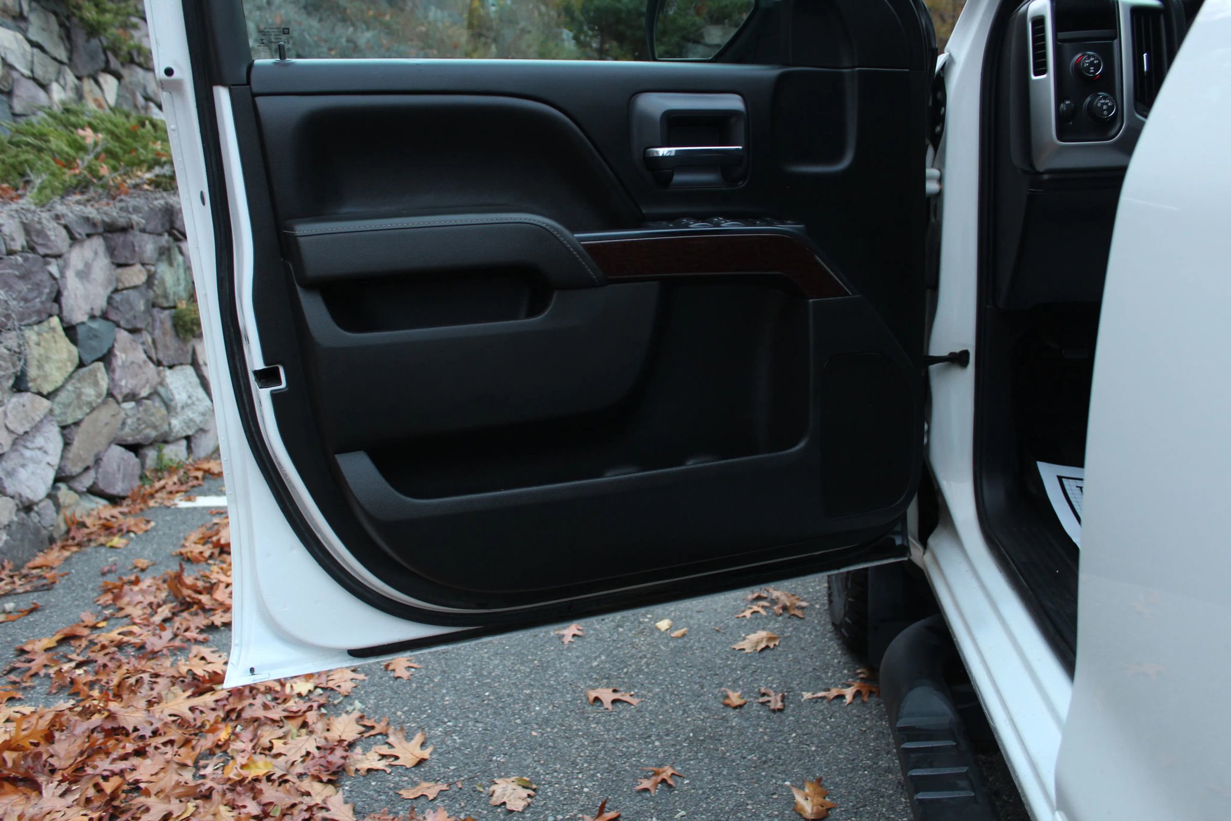 Used 2017 GMC Sierra 1500 SLE w/ SLE Value Package image 11