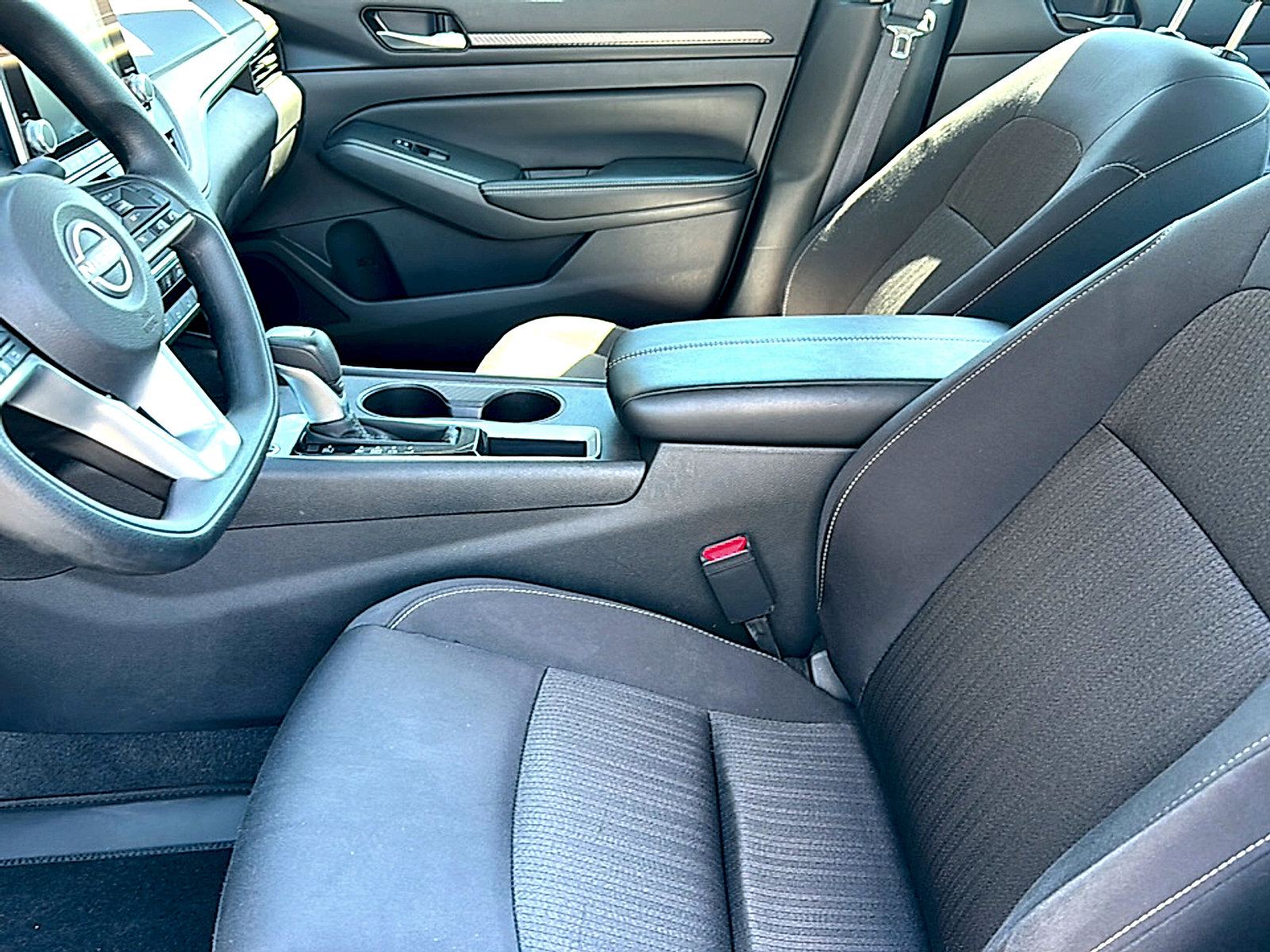 Used 2025 Nissan Altima 2.5 SV FWD image 13