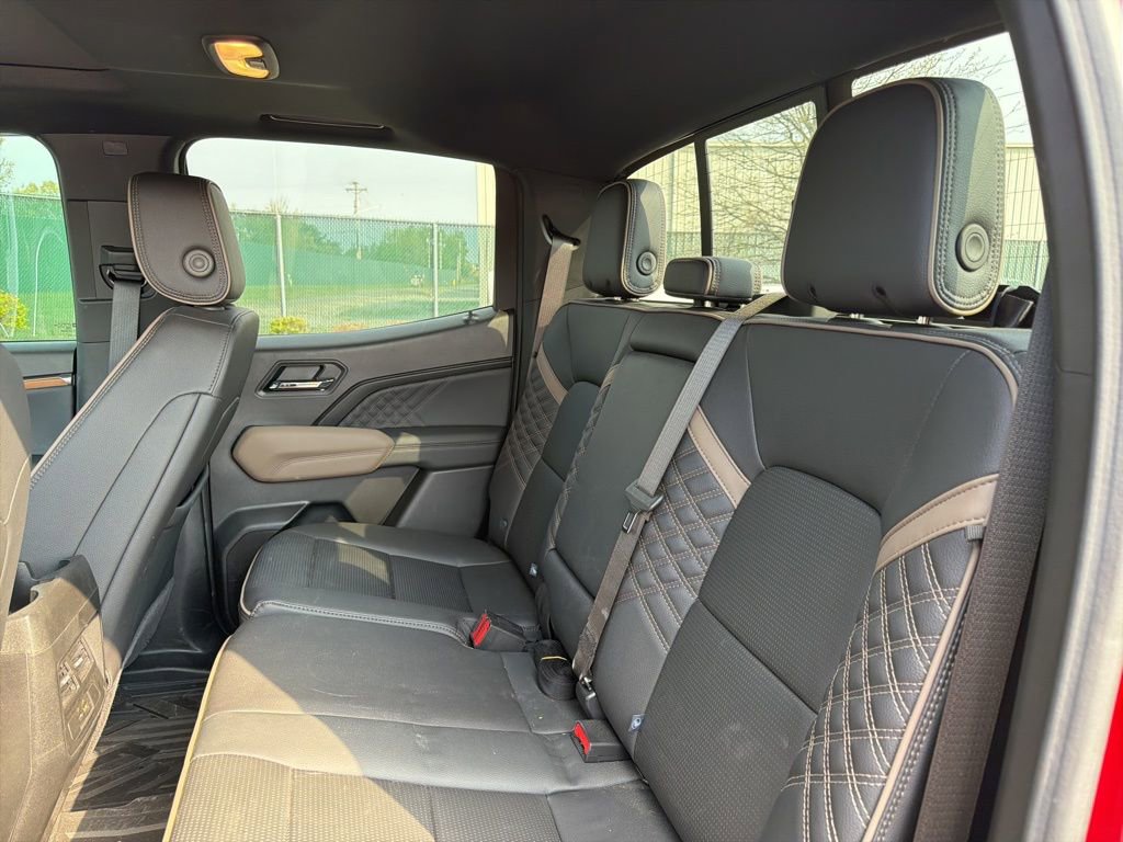 Certified 2025 GMC Canyon Denali image 15