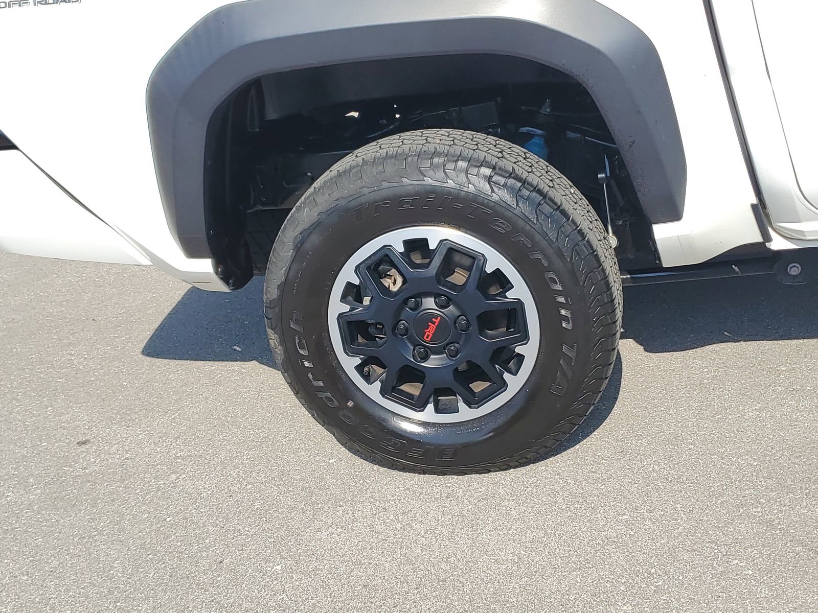 Certified 2024 Toyota Tacoma TRD Off-Road AWD/4WD image 5
