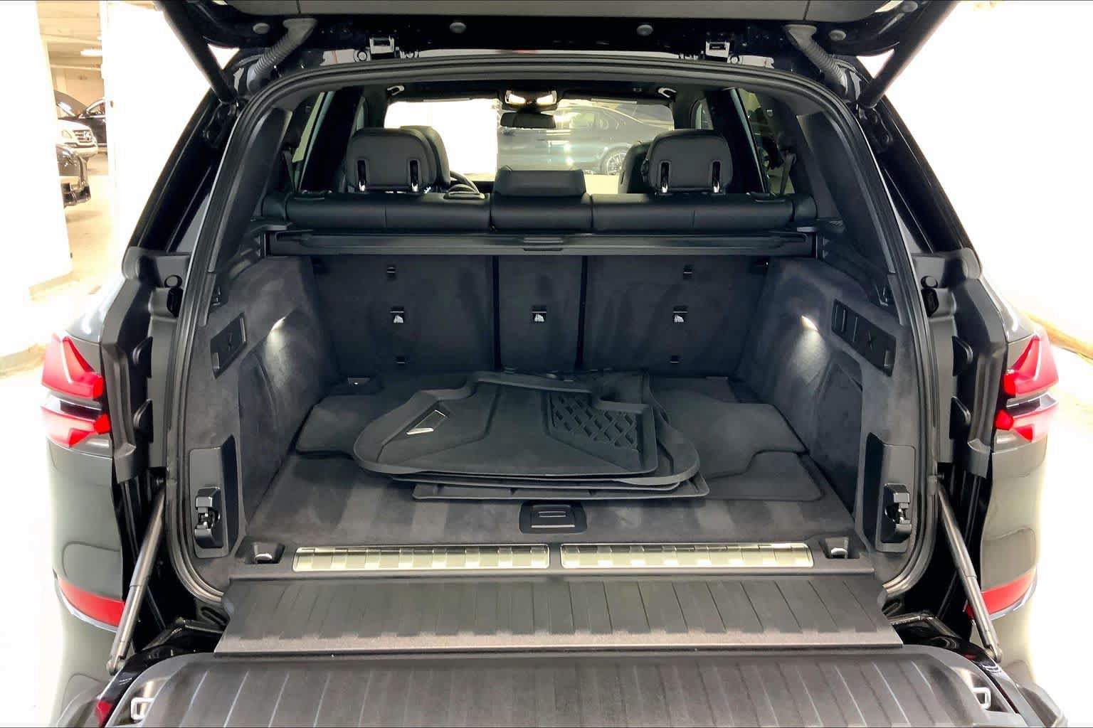 Used 2024 BMW X5 xDrive50e w/ M Sport Package AWD/4WD image 9