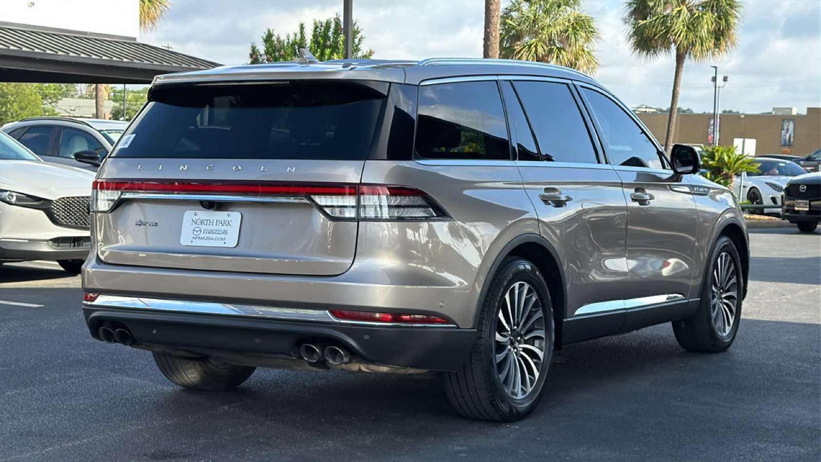 Used 2020 Lincoln Aviator Reserve w/ Equipment Group 201A RWD image 4