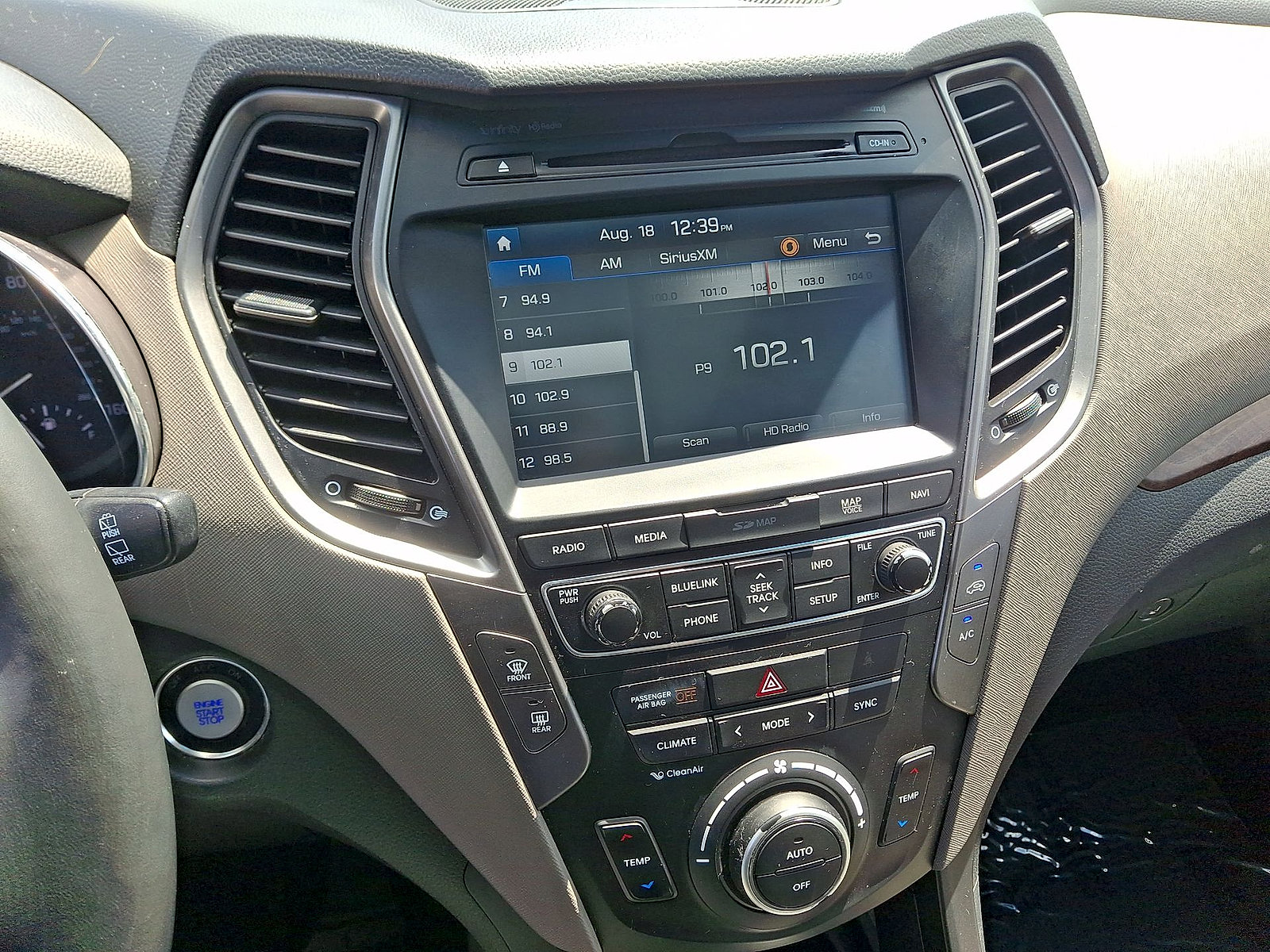Used 2018 Hyundai Santa Fe Sport w/ 2.4L Tech Package 04 AWD/4WD image 14