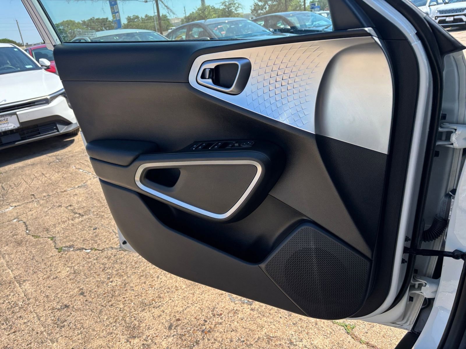 Used 2024 Kia Soul LX w/ Option Group 015 FWD image 18