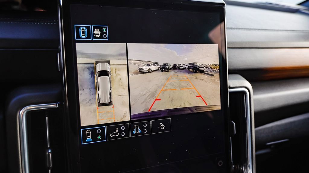 Used 2025 GMC Yukon XL Denali AWD/4WD image 29