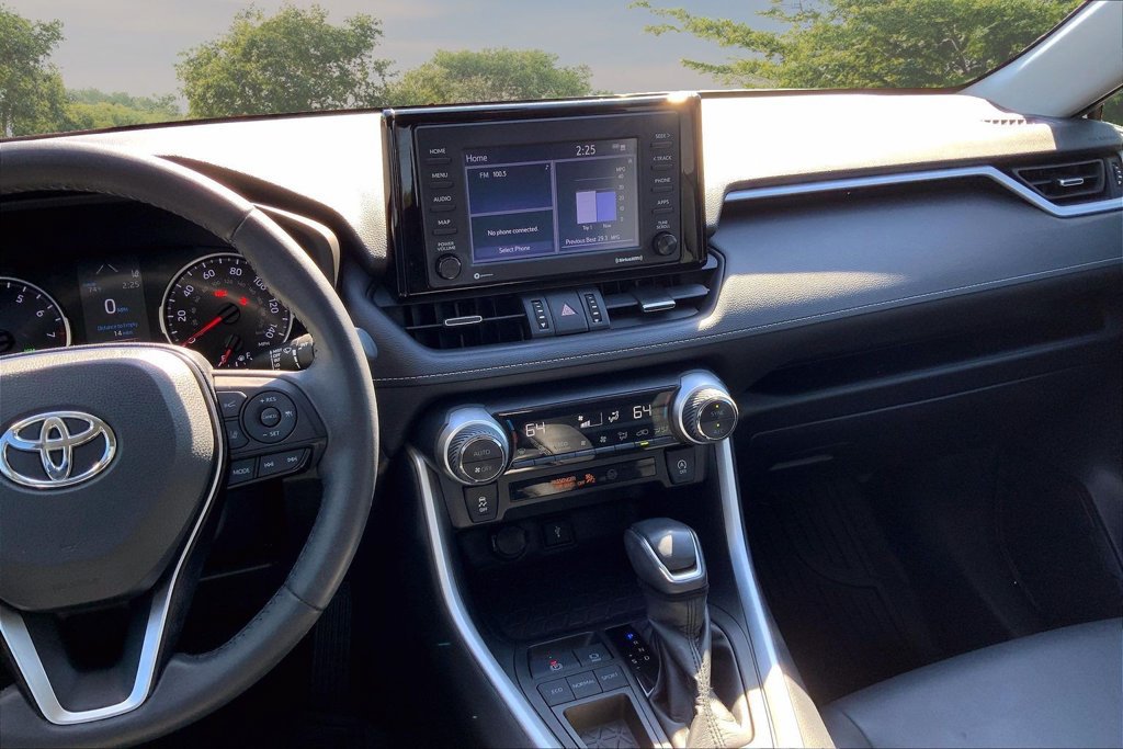 Used 2021 Toyota RAV4 XLE Premium FWD image 9