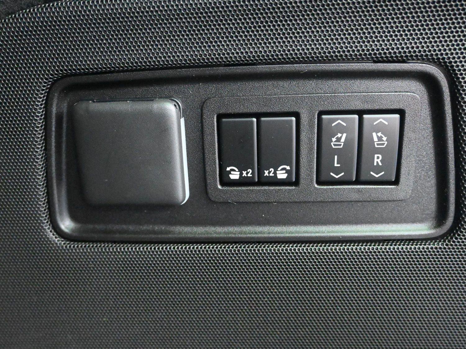 Used 2023 Cadillac Escalade Sport Platinum w/ LPO, ONYX Package image 20