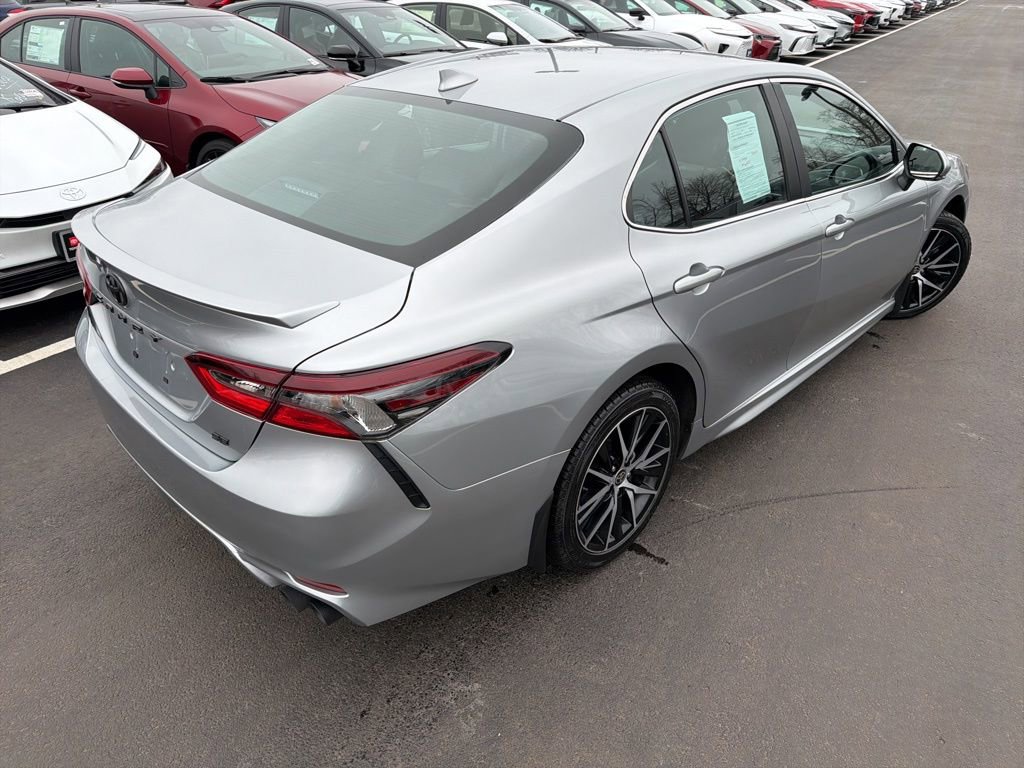 Used 2023 Toyota Camry SE image 6
