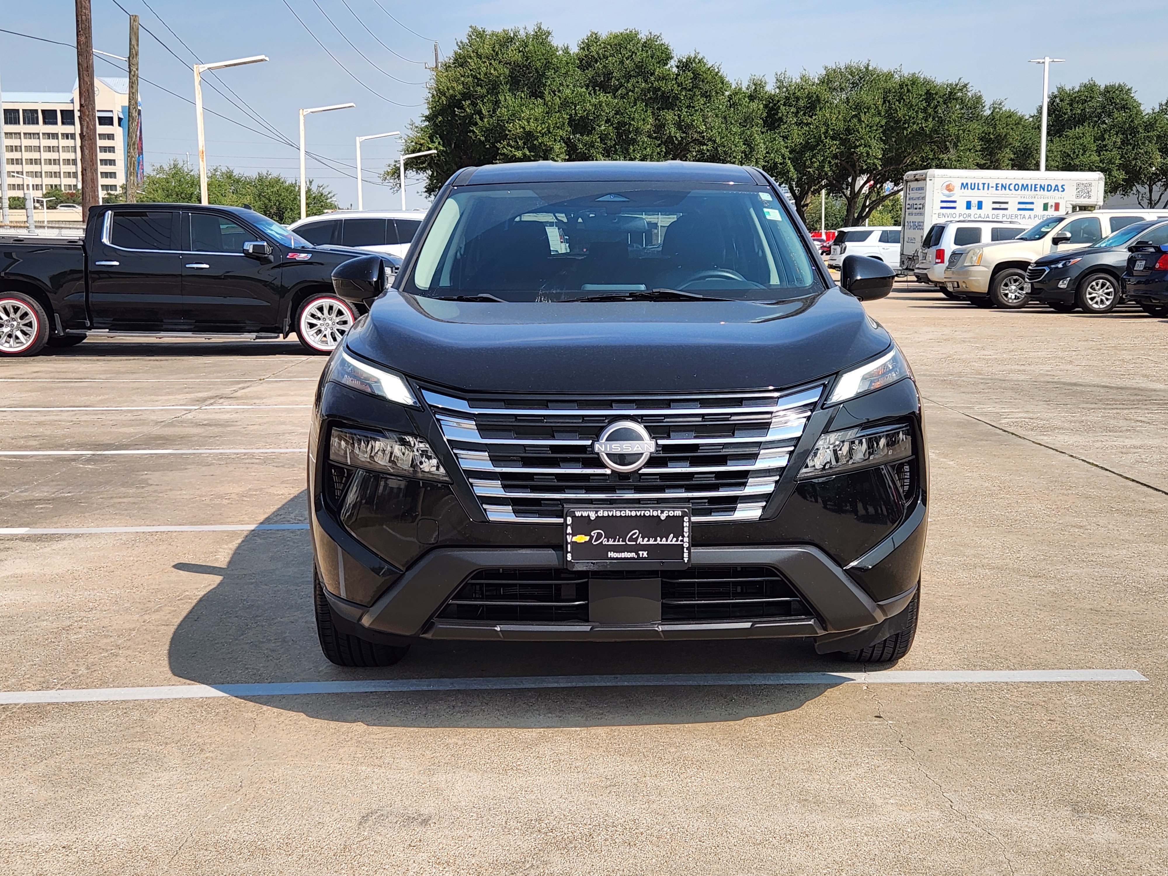 Used 2024 Nissan Rogue SV AWD/4WD image 3