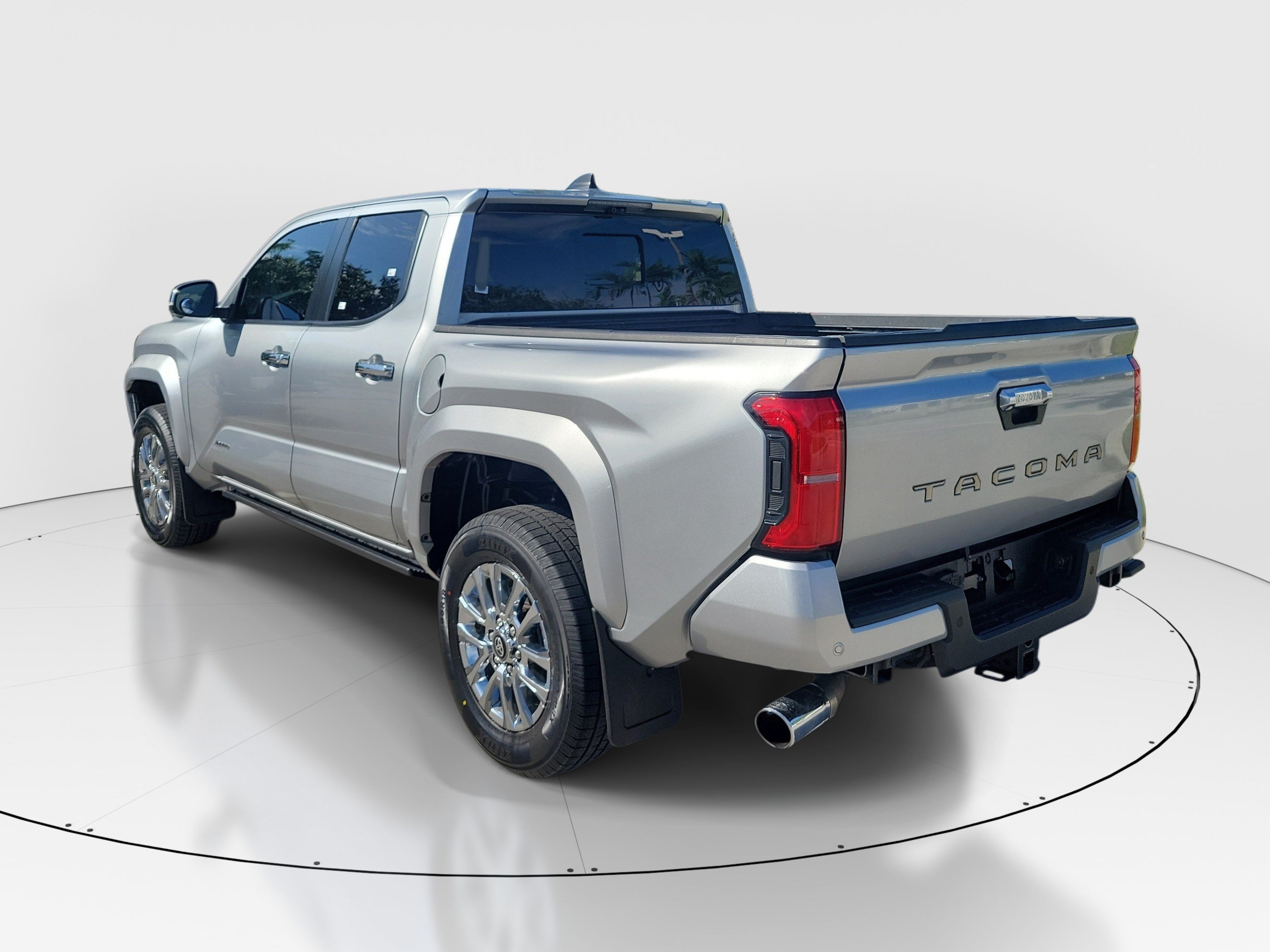 Used 2024 Toyota Tacoma Limited w/ Limited Package (LT) AWD/4WD image 5
