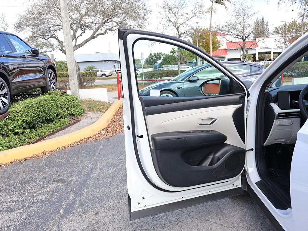 Used 2025 Hyundai Tucson SE image 20