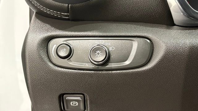 Used 2025 Chevrolet Blazer LT image 30