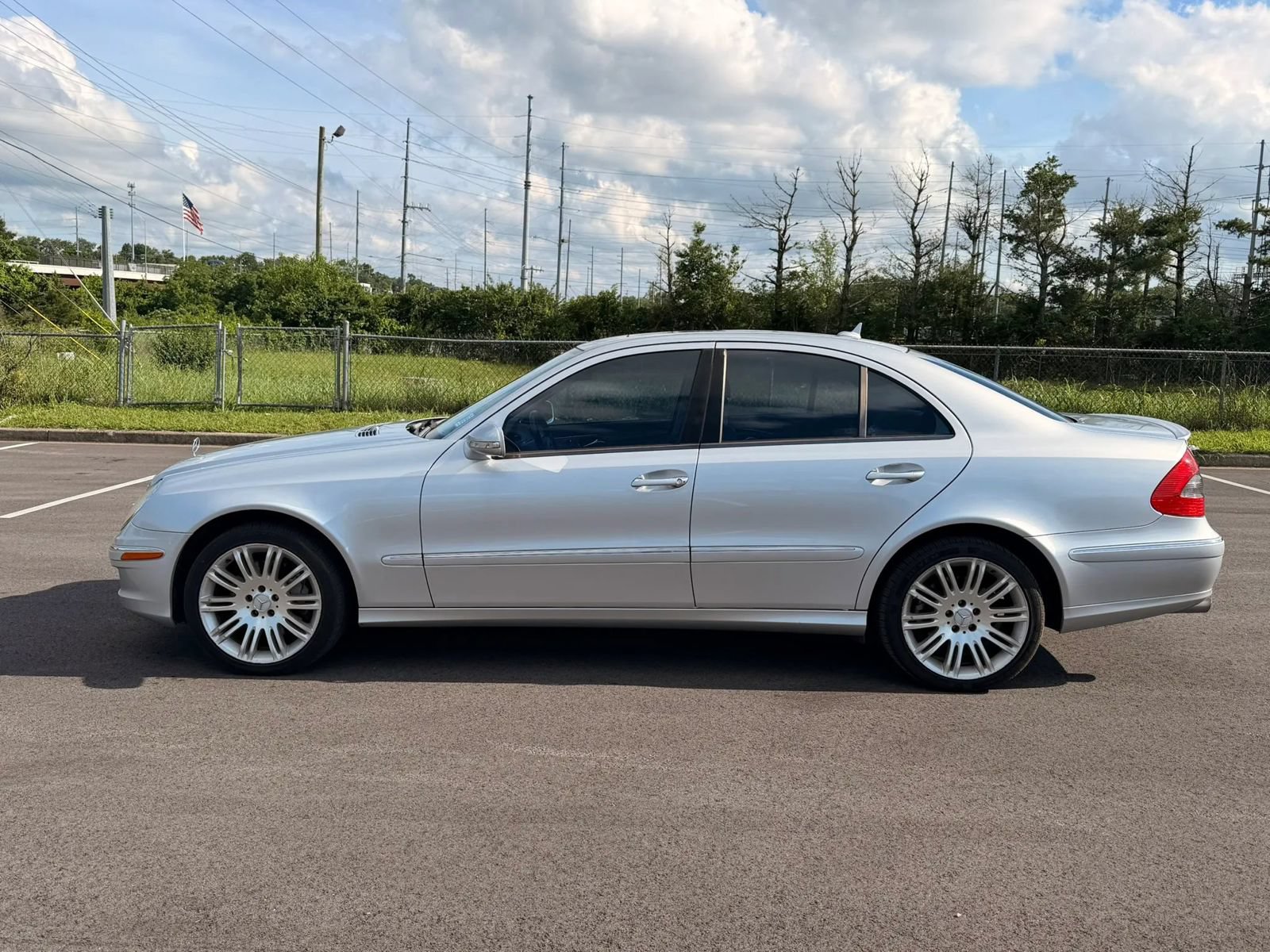 Used 2007 Mercedes-Benz E 550 Sedan image 2