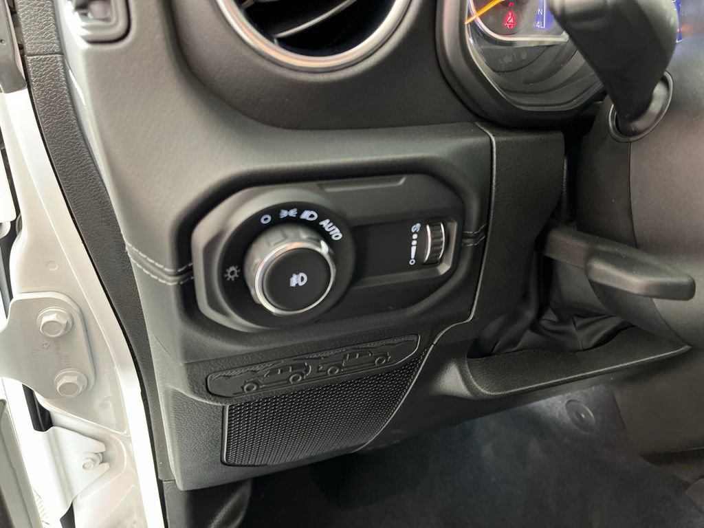 Used 2024 Jeep Wrangler Unlimited Sahara AWD/4WD image 25