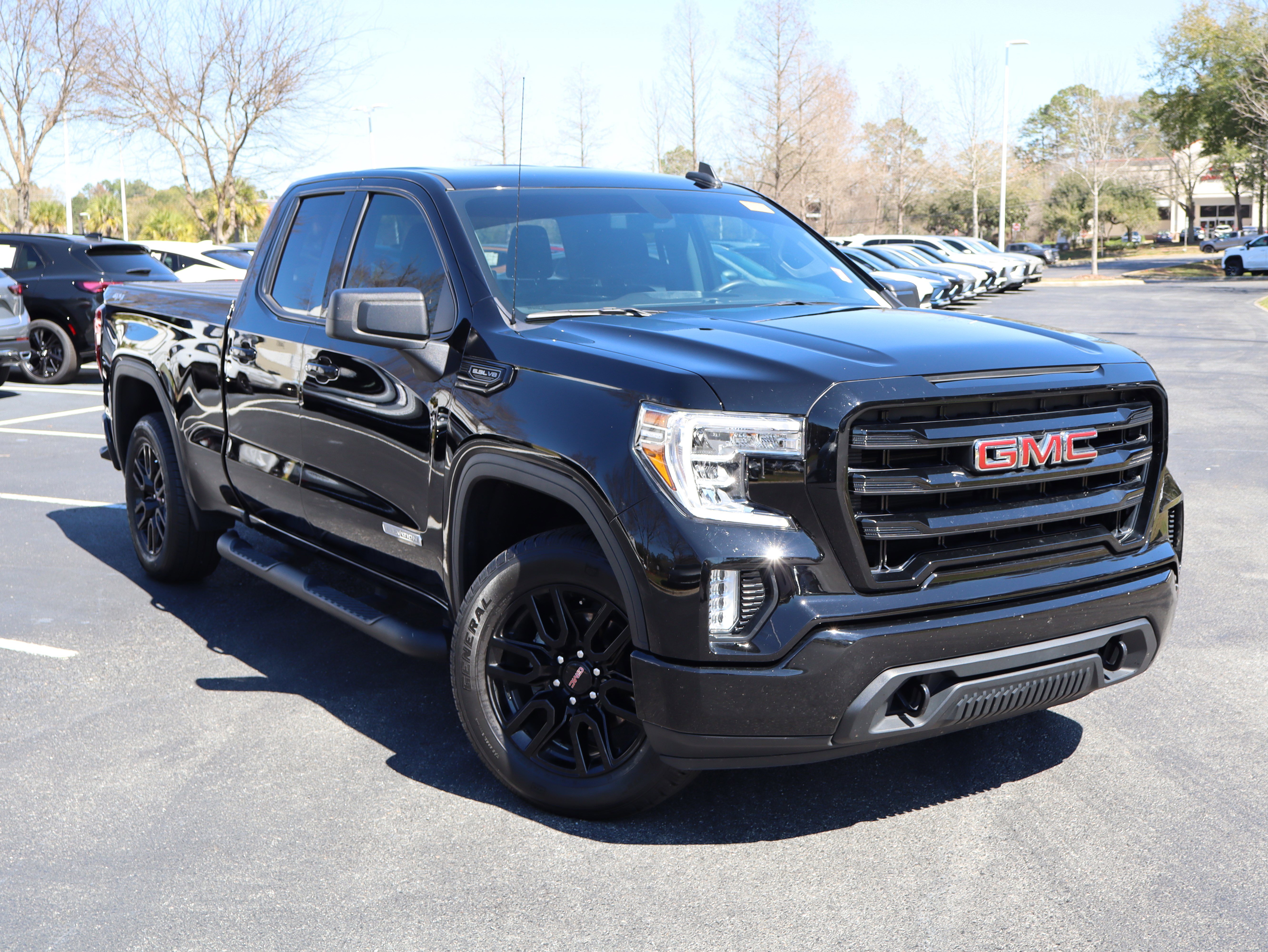 Used 2022 GMC Sierra 1500 Elevation image 2