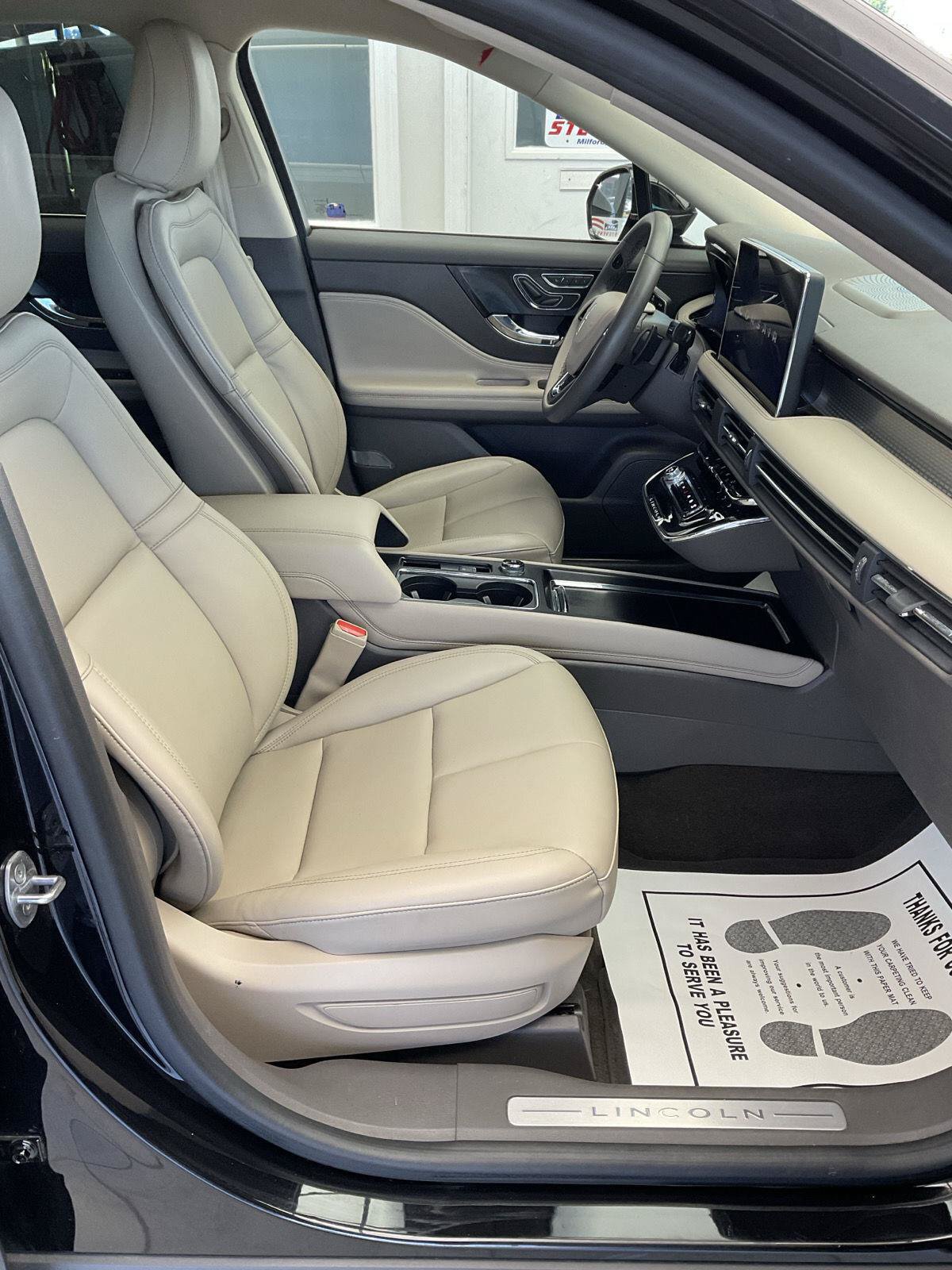 Used 2023 Lincoln Corsair AWD image 12