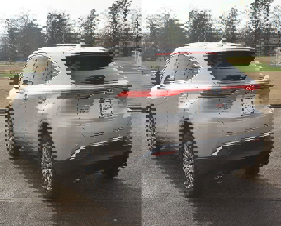 Used 2023 Toyota Venza Limited image 18