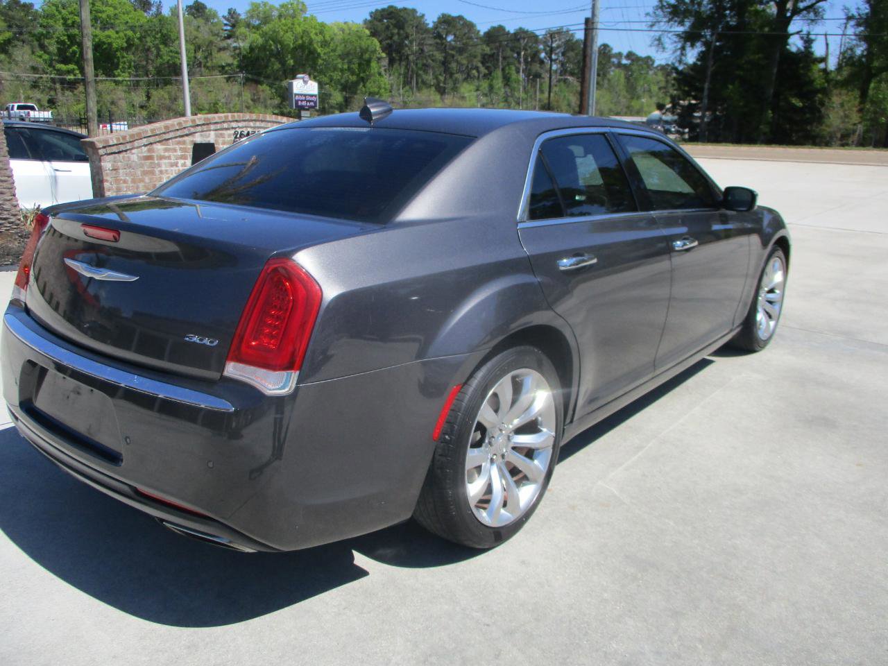 Used 2018 Chrysler 300 Limited w/ Safetytec Plus Group image 11