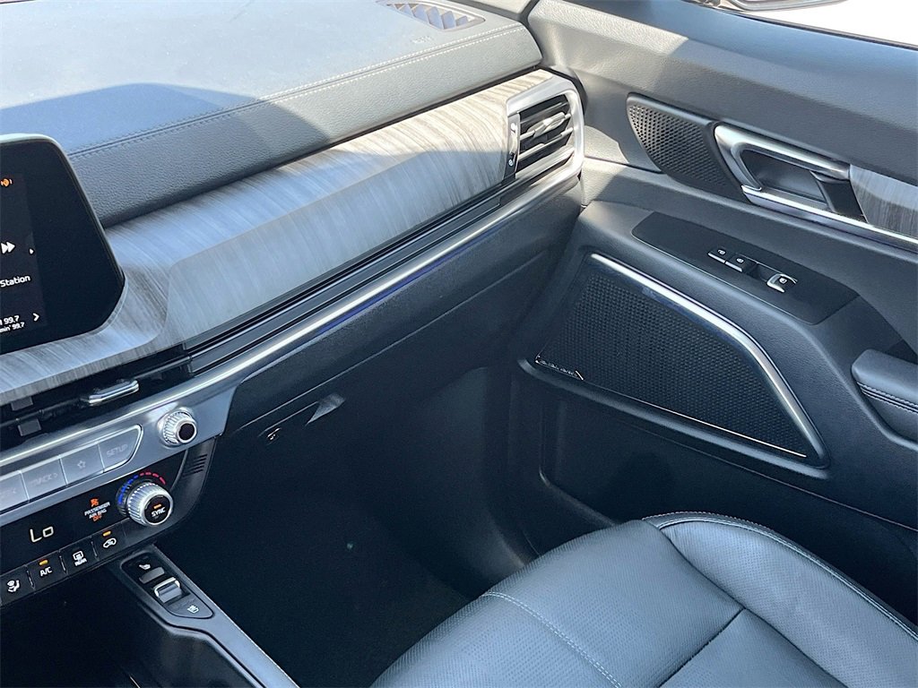 Used 2024 Kia Telluride SX w/ Towing Package image 25