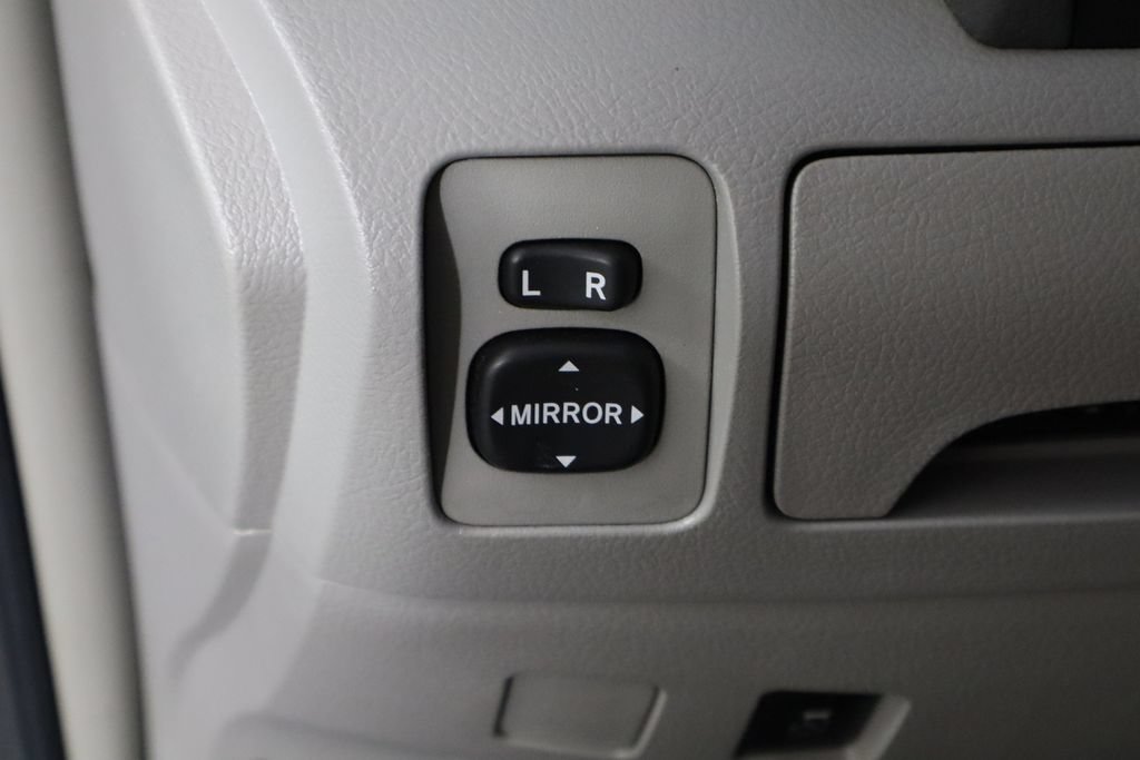 Used 2011 Toyota Camry LE FWD image 19