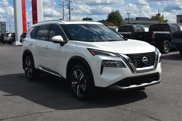Used 2023 Nissan Rogue SL FWD image 3