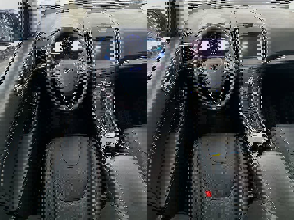 Certified 2018 Ford Edge Titanium w/ Equipment Group 301A image 9