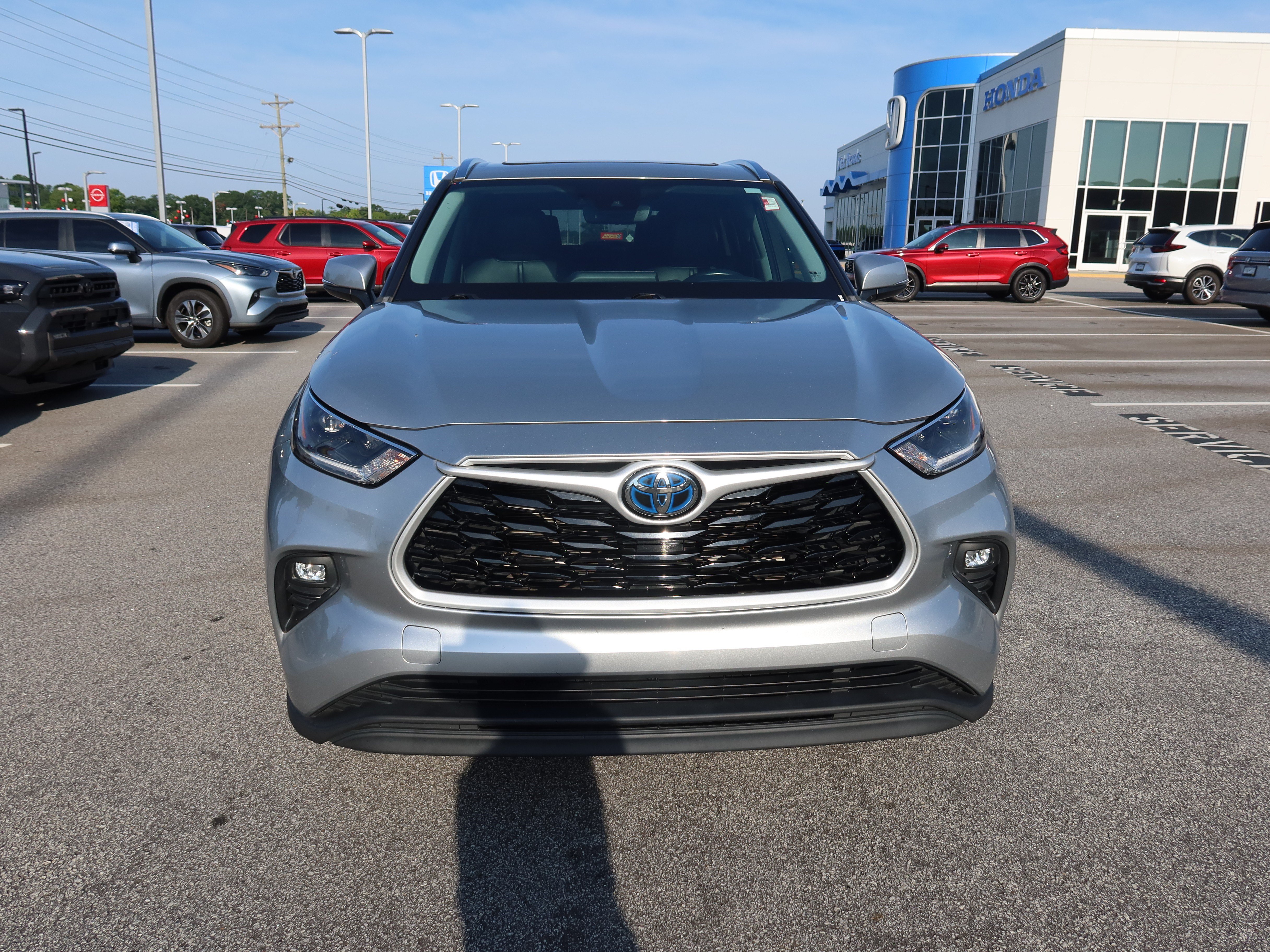 Used 2021 Toyota Highlander XLE FWD image 10
