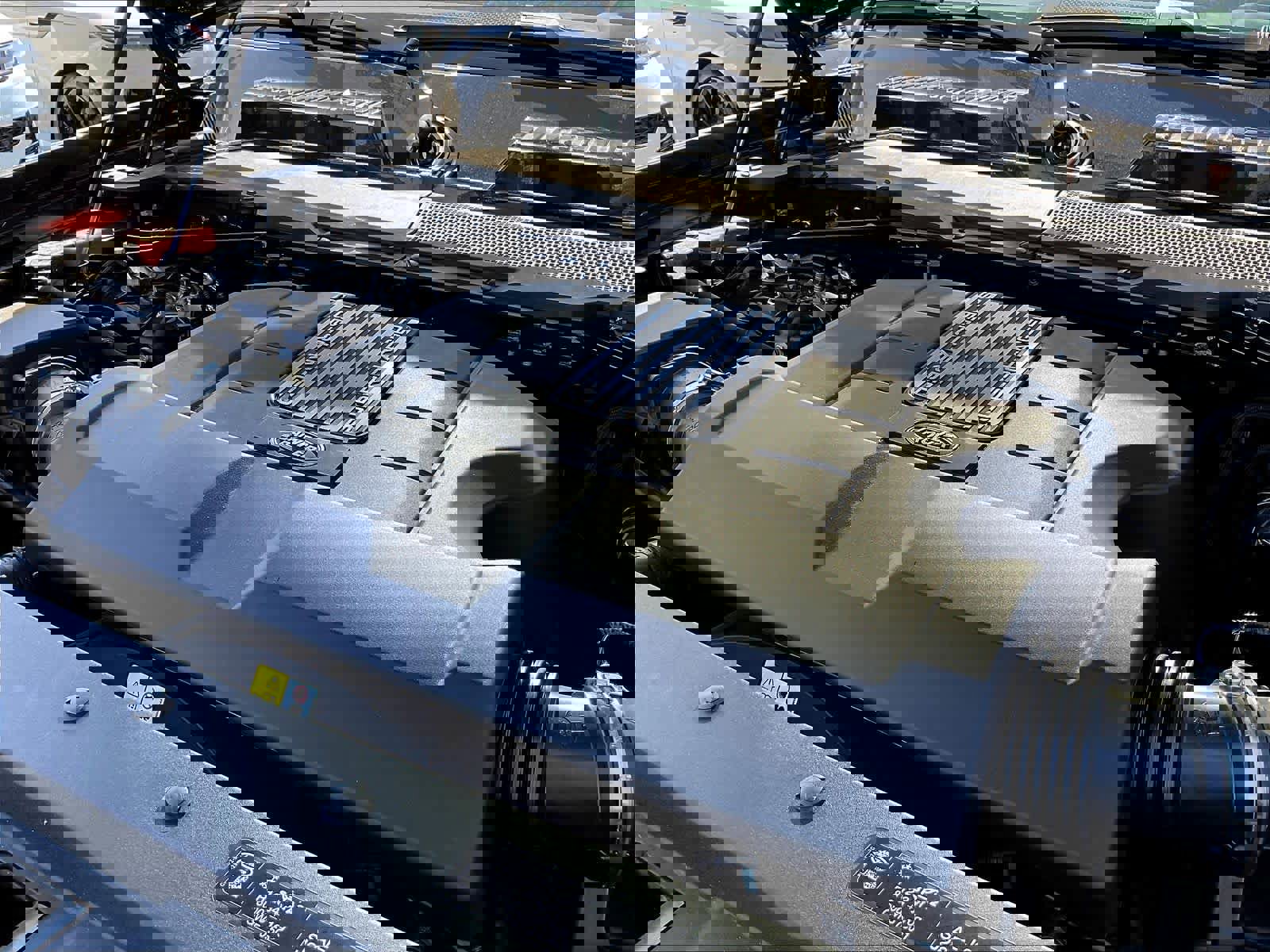 New 2025 Land Rover Defender 90 V8 image 32