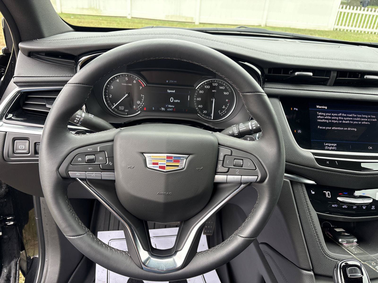 Used 2025 Cadillac XT6 Luxury FWD image 17