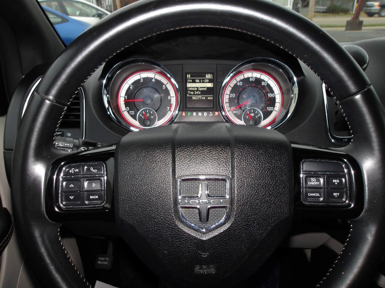 Used 2017 Dodge Grand Caravan SXT w/ Rear Park Assist Package FWD image 16