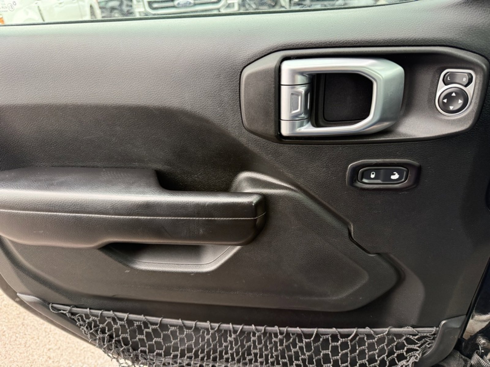 Used 2018 Jeep Wrangler Unlimited Sport S image 36