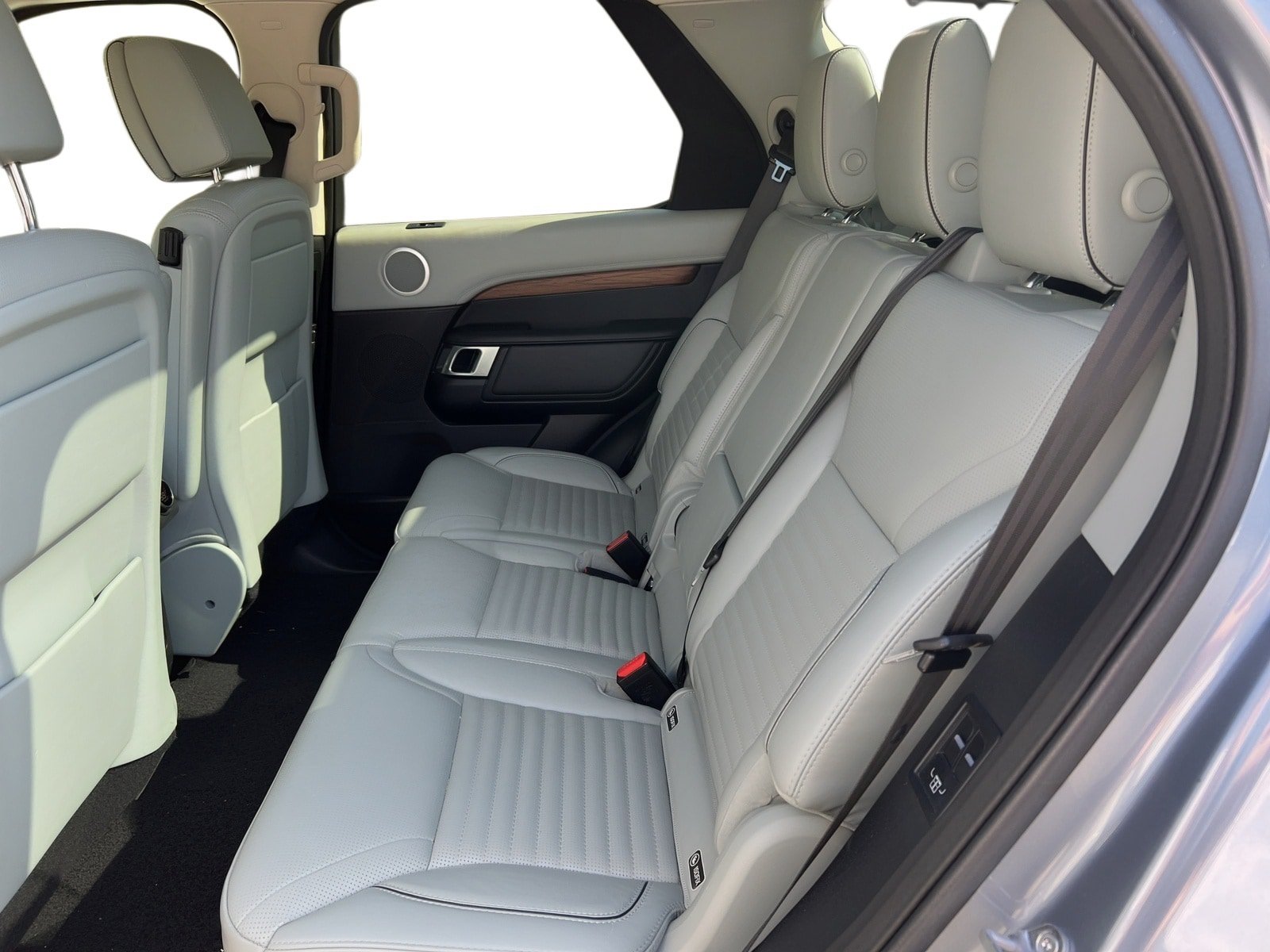 Used 2018 Land Rover Discovery HSE Luxury AWD/4WD image 7