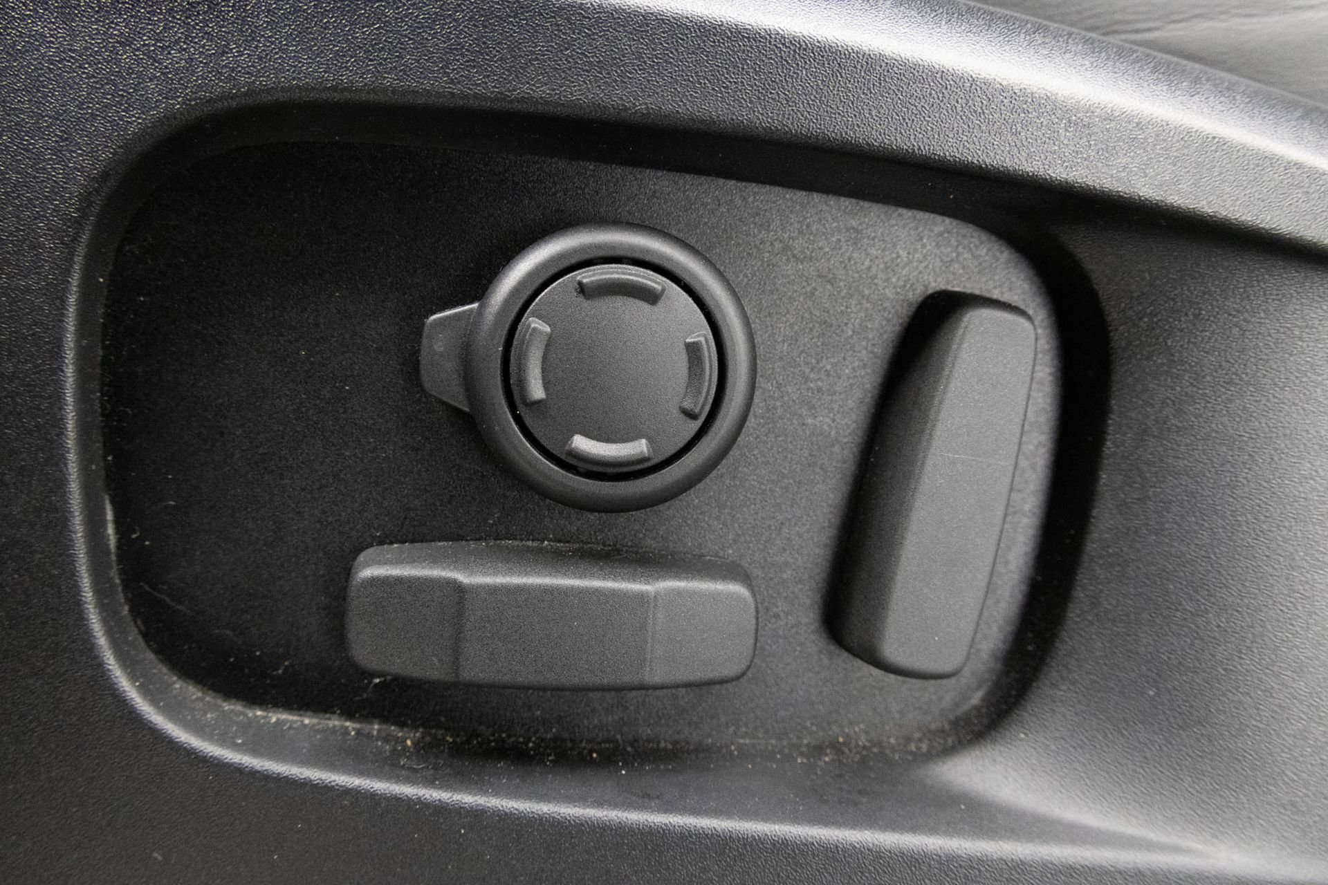 Used 2023 Land Rover Defender 90 X-Dynamic SE AWD/4WD image 6