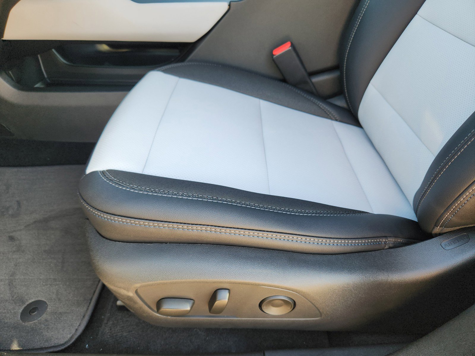 New 2026 Chevrolet Equinox EV LT image 18