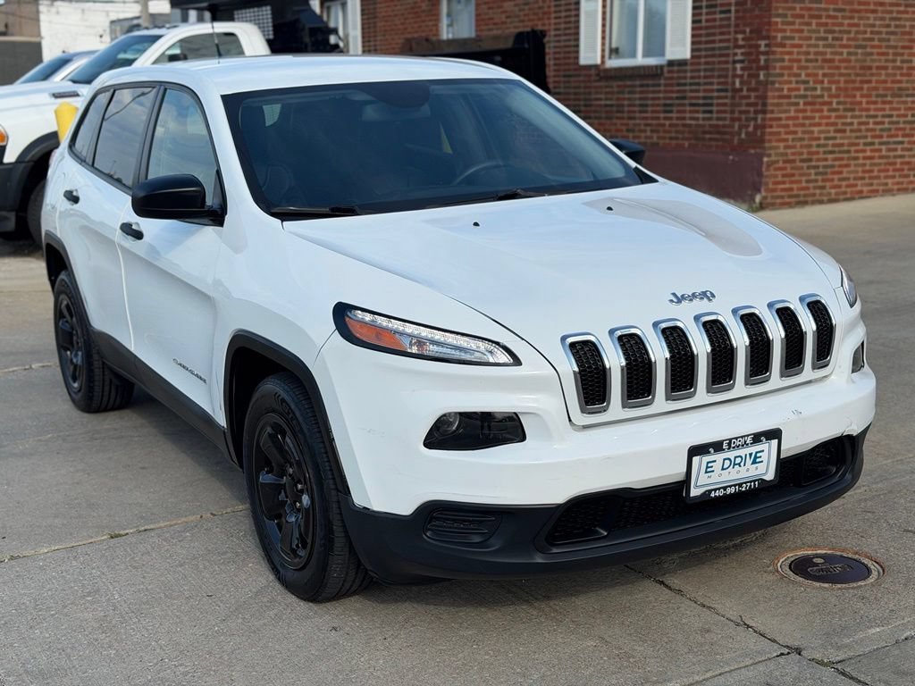 Used 2017 Jeep Cherokee Sport FWD image 3