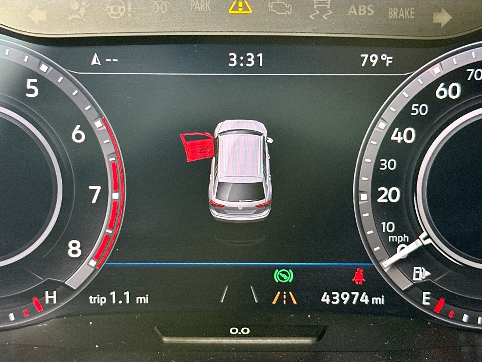Used 2018 Volkswagen Tiguan SEL Premium FWD image 12