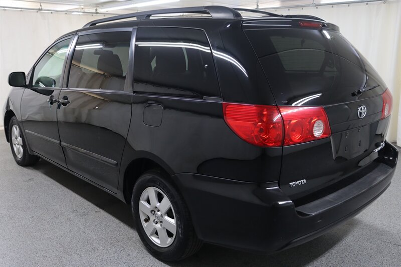 Used 2009 Toyota Sienna XLE FWD image 4