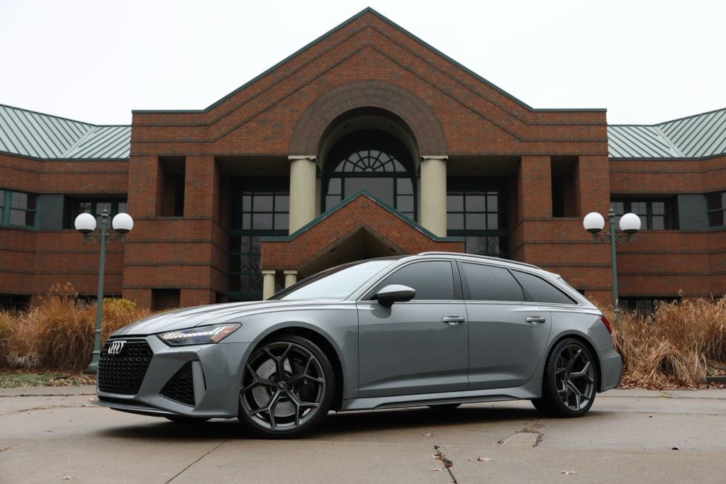 Used 2025 Audi RS 6 performance w/ Blue RS Design Package Plus image 13