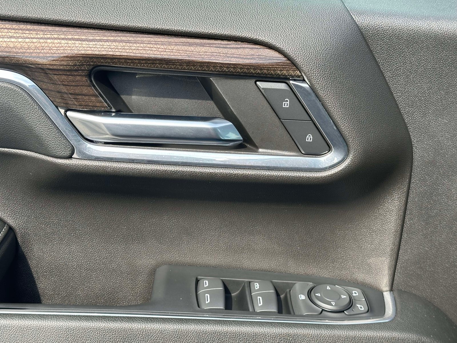 Used 2024 Chevrolet Silverado 1500 LT Trail Boss w/ Convenience Package II AWD/4WD image 19