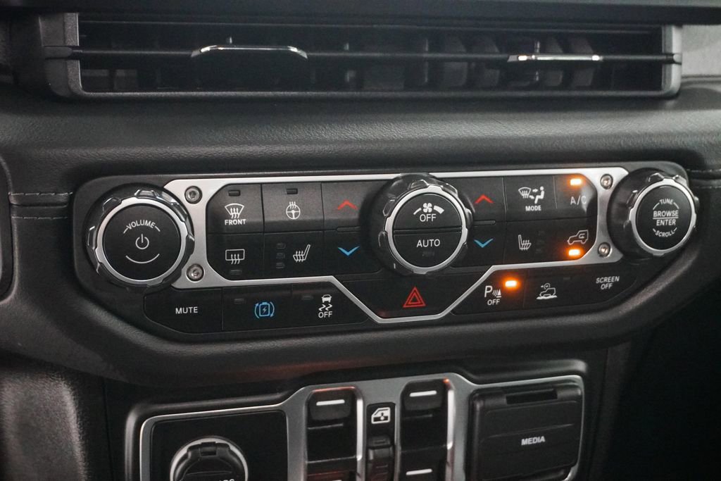 Certified 2025 Jeep Wrangler Unlimited Sahara w/ Safety Group image 26