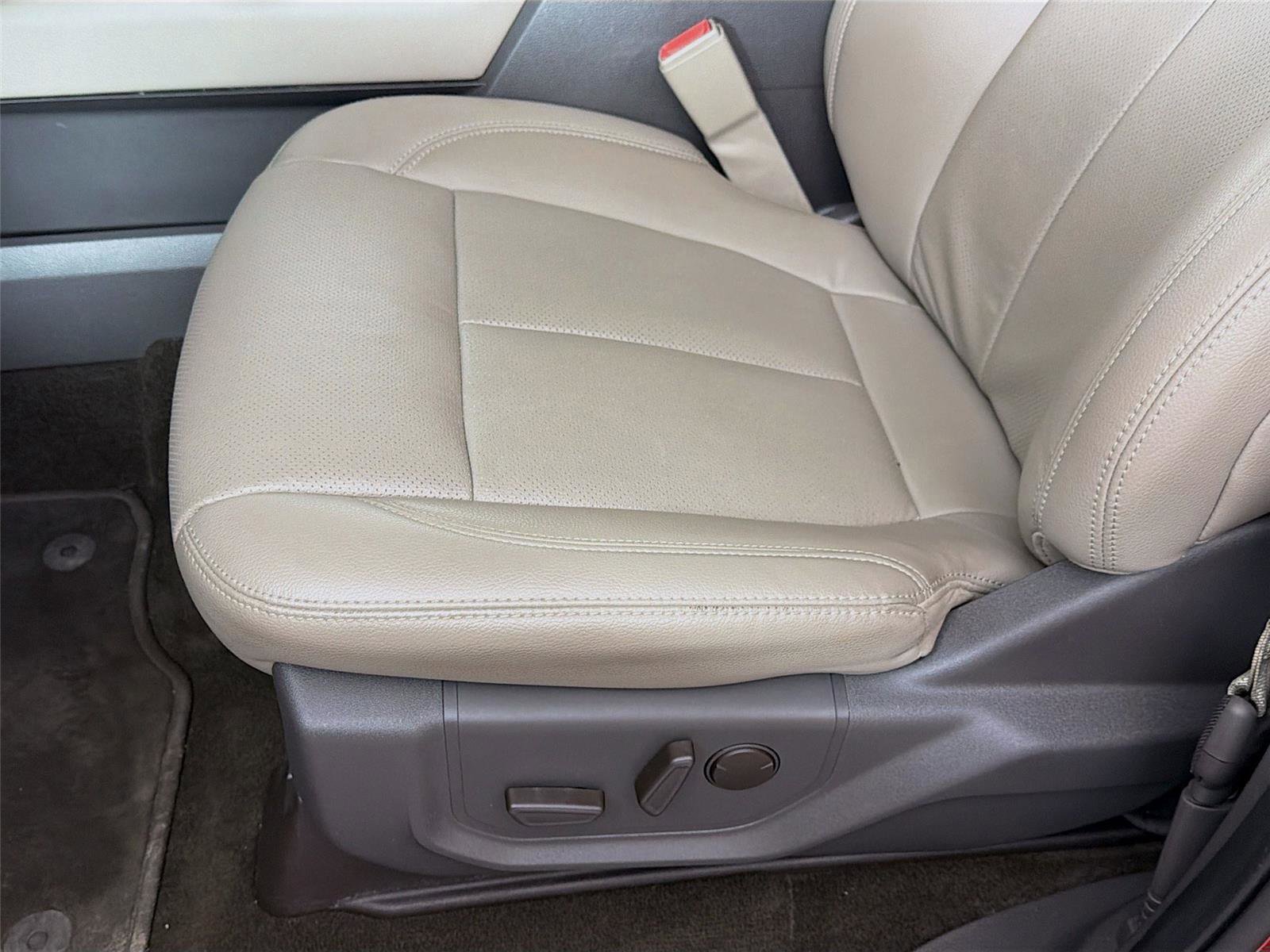 Used 2020 Ford Expedition XLT w/ Equipment Group 202A AWD/4WD image 21