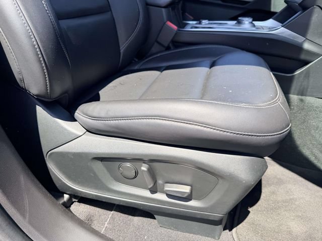 Used 2023 Ford Explorer XLT w/ Equipment Group 202A AWD/4WD image 9