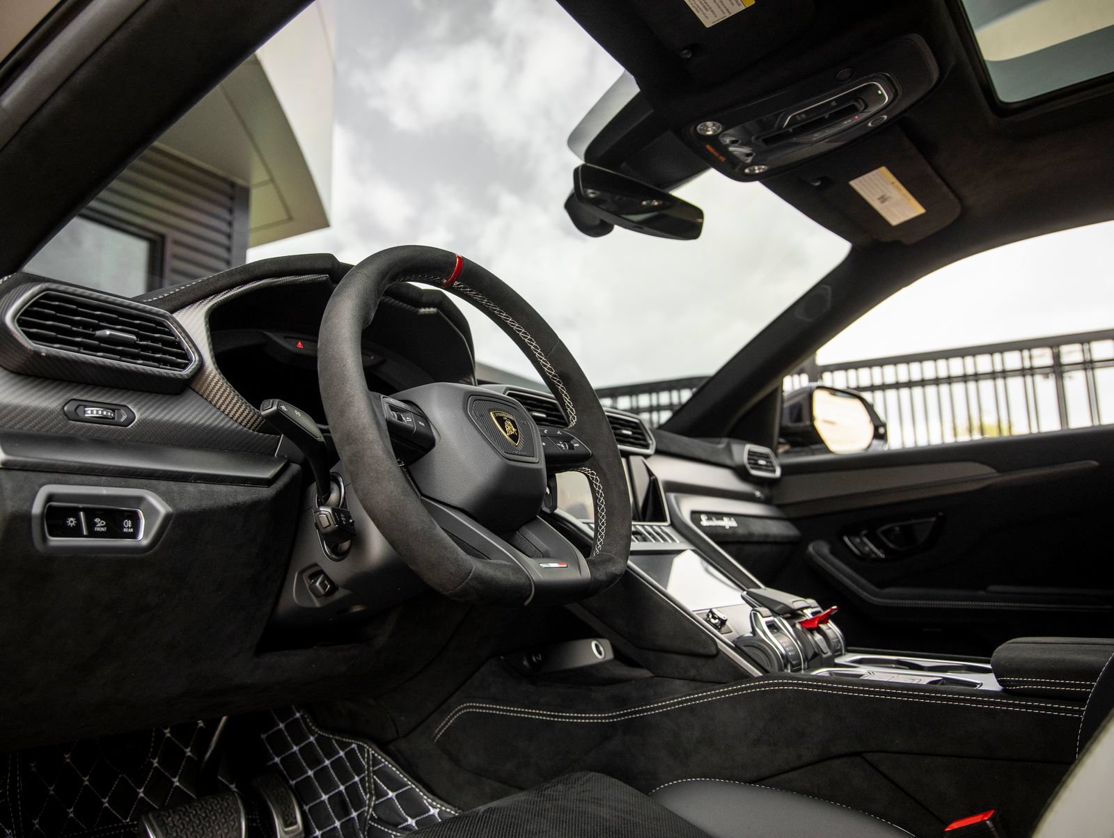 Used 2024 Lamborghini Urus Performante AWD/4WD image 34