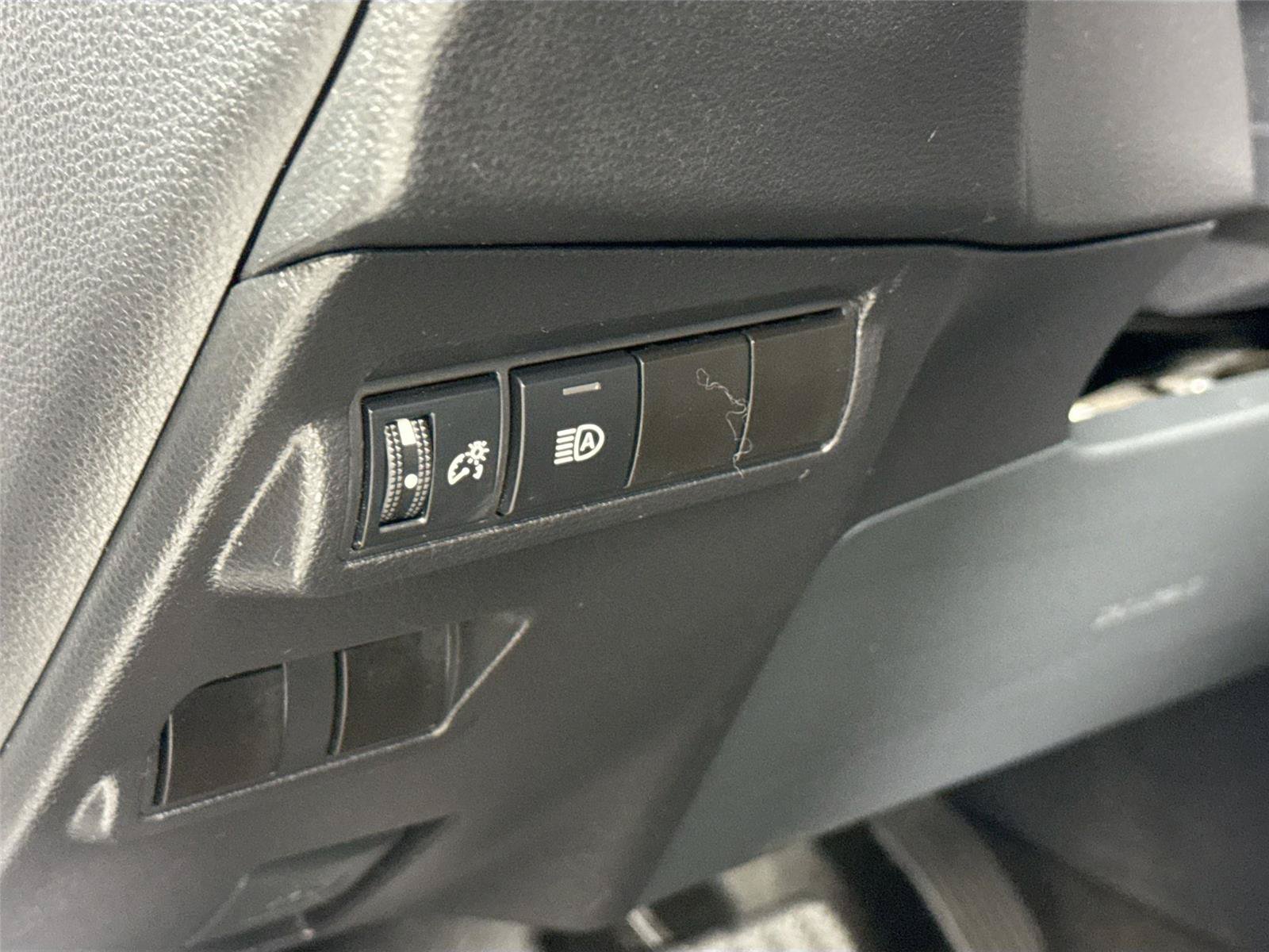 Certified 2025 Toyota Corolla Cross XLE FWD image 16