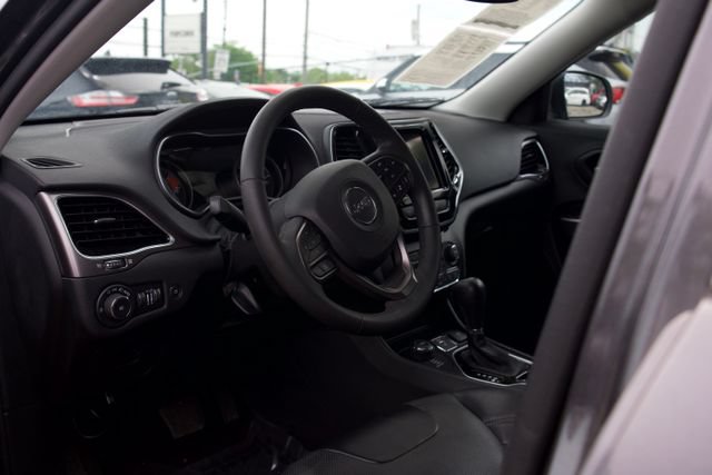 Used 2022 Jeep Cherokee Limited AWD/4WD image 16
