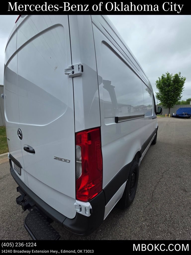Used 2026 Mercedes-Benz Sprinter 2500 image 2